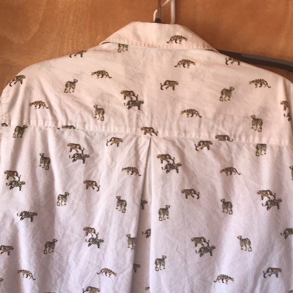 Madewell whit cotton button up with Jaguars ๐ size m - Picture 6 of 8